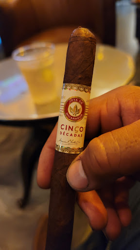 Bar «Admiral Cigar Club», reviews and photos, 4940 New Broad St, Orlando, FL 32814, USA