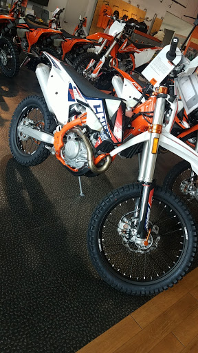 Motorcycle Dealer «CalMoto Livermore», reviews and photos, 952 N Canyons Pkwy, Livermore, CA 94551, USA