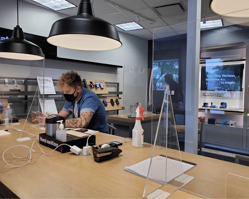 Cell Phone Store «Verizon», reviews and photos, 375 E Palatine Rd, Arlington Heights, IL 60004, USA