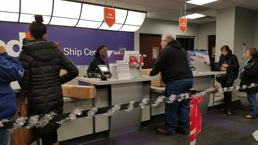 Shipping and Mailing Service «FedEx Ship Center», reviews and photos, 4720 Eisenhower Ave, Alexandria, VA 22304, USA