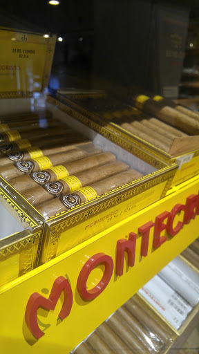 Tobacco Shop «Eight To Eight Tobacco», reviews and photos, 300 E St Charles Rd, Villa Park, IL 60181, USA