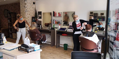 66 Hair Cut Street à Manom
