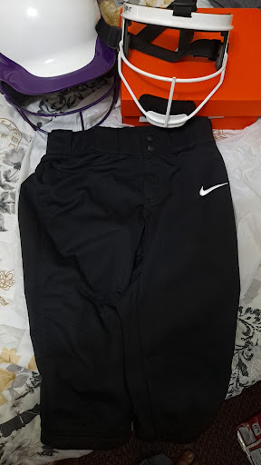 Shoe Store «Hibbett Sports», reviews and photos, 2048 W Oaklawn Rd #230, Pleasanton, TX 78064, USA