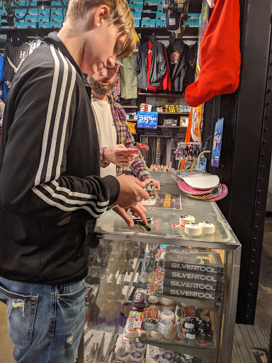 Clothing Store «Zumiez», reviews and photos, 7425 166th Ave NE #225, Redmond, WA 98052, USA