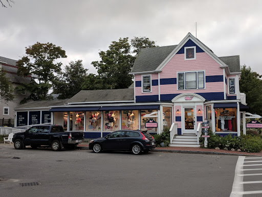 Clothing Store «Vineyard Vines», reviews and photos, 56 Narragansett Ave, Oak Bluffs, MA 02557, USA