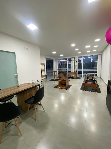 Logo da empresa - Gilay Studio de Pilates