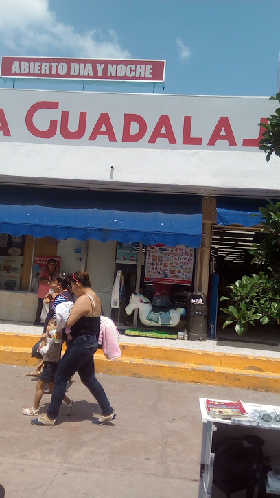 Farmacia Guadalajara Calz. Constituyentes 400, Constitución, 45130 Zapopan, Jal. Mexico