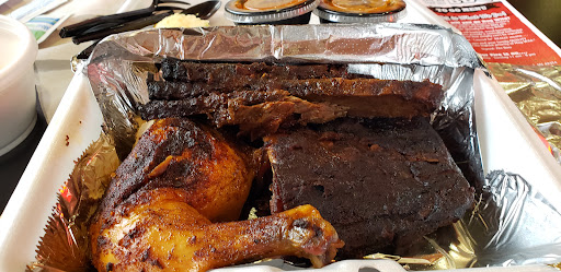 Caterer «Hog Wild BBQ, Restaurant and Catering», reviews and photos, 154 W Lakewood Blvd, Holland, MI 49424, USA