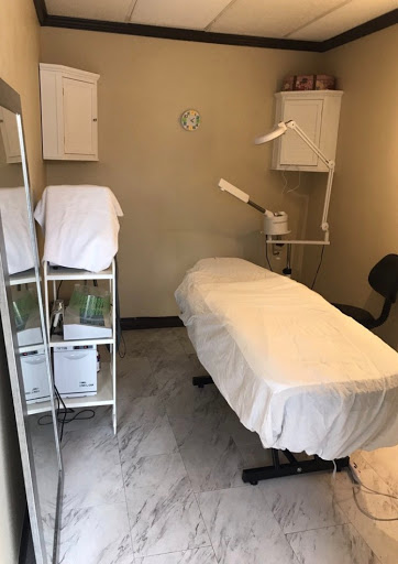 Hair Salon «Headquarters Hair & Beauty Salon», reviews and photos, 16625 Redmond Way # L, Redmond, WA 98052, USA