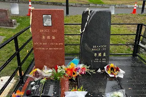 Bruce Lee and Brandon Lee Grave Sites image