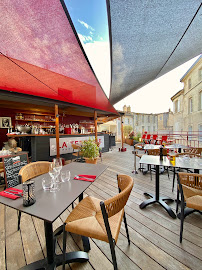 Atmosphère du Restaurant français La Terrasse à Saintes - n°9