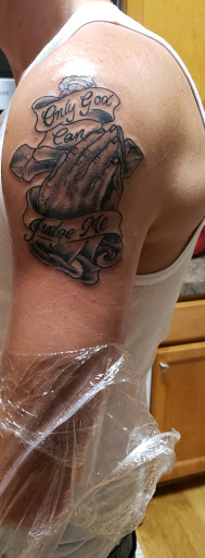 Tattoo Shop «Hollyweird Tattoos», reviews and photos, 569 GA-138, Jonesboro, GA 30236, USA