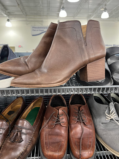 Thrift Store «Goodwill Brandon Superstore», reviews and photos, 1106 E Brandon Blvd, Brandon, FL 33511, USA