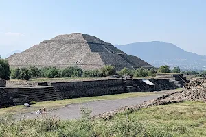 Zona Arqueológica de Teotihuacán puerta 1 image