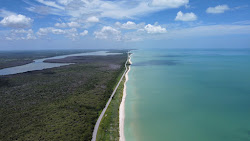 Foto de Playa Natalia com relativamente limpo nível de limpeza