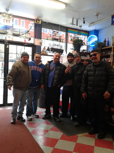Liquor Store «Yauco Liquor Store», reviews and photos, 2744 W Division St, Chicago, IL 60622, USA