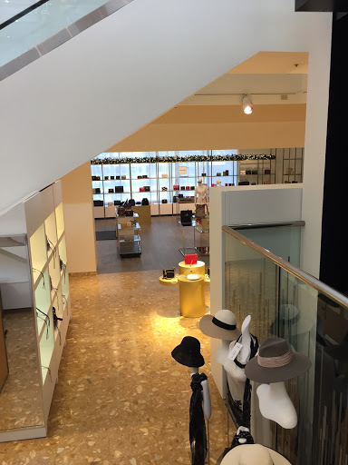 Clothing Store «Neiman Marcus», reviews and photos, 2442 E Sunrise Blvd, Fort Lauderdale, FL 33304, USA