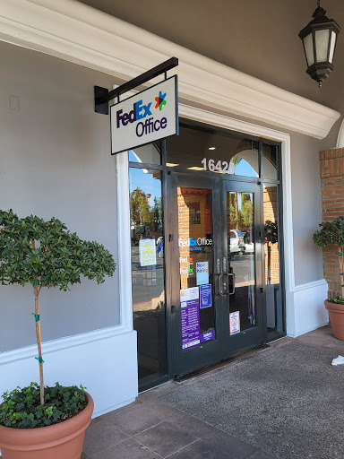 Print Shop «FedEx Office Print & Ship Center», reviews and photos, 16425 Ventura Blvd, Encino, CA 91436, USA