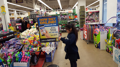Variety Store «Five Below», reviews and photos, 1776 E Jefferson St, Rockville, MD 20850, USA