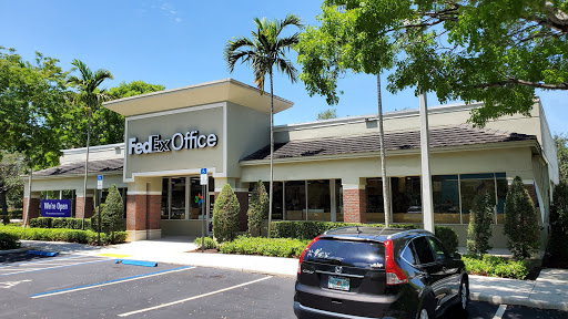 Print Shop «FedEx Office Print & Ship Center», reviews and photos, 1347 S University Dr, Plantation, FL 33324, USA