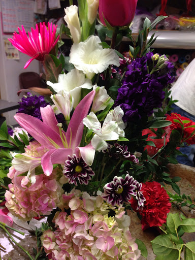 California & Florist, 8329 Alondra Blvd, Paramount, CA 90723, USA, 