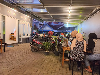 Mie Bakar Celaket - Jl. Jaksa Agung Suprapto Gg. 1 No.22, Samaan, Kec. Klojen, Kota Malang, Jawa Timur 65111, Indonesia