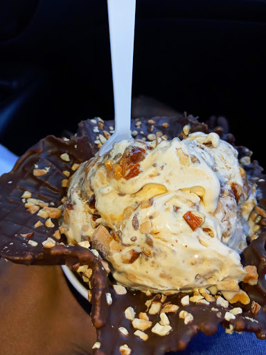 Ice Cream Shop «Cold Stone Creamery», reviews and photos, 2015 S Hurstbourne Pkwy, Louisville, KY 40220, USA