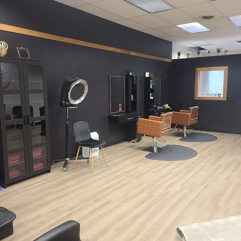 Studio 22 Salon 25427