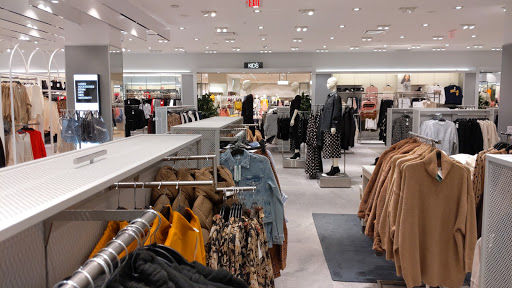 Clothing Store «H&M», reviews and photos, 214 Crocker Park Blvd, Cleveland, OH 44145, USA