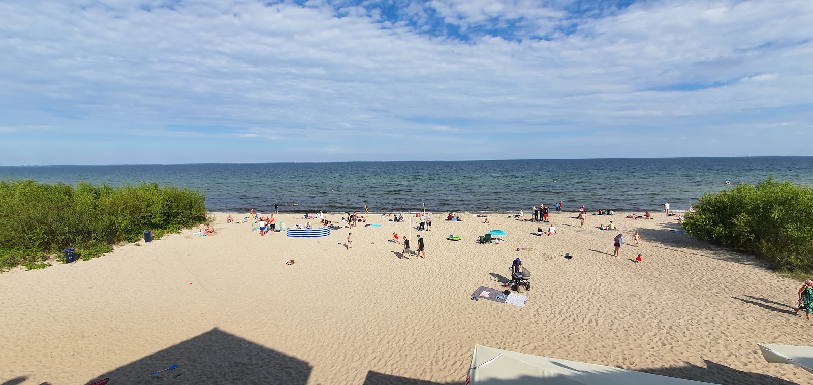 Photo de Rewa Beach avec l'eau cristalline de surface