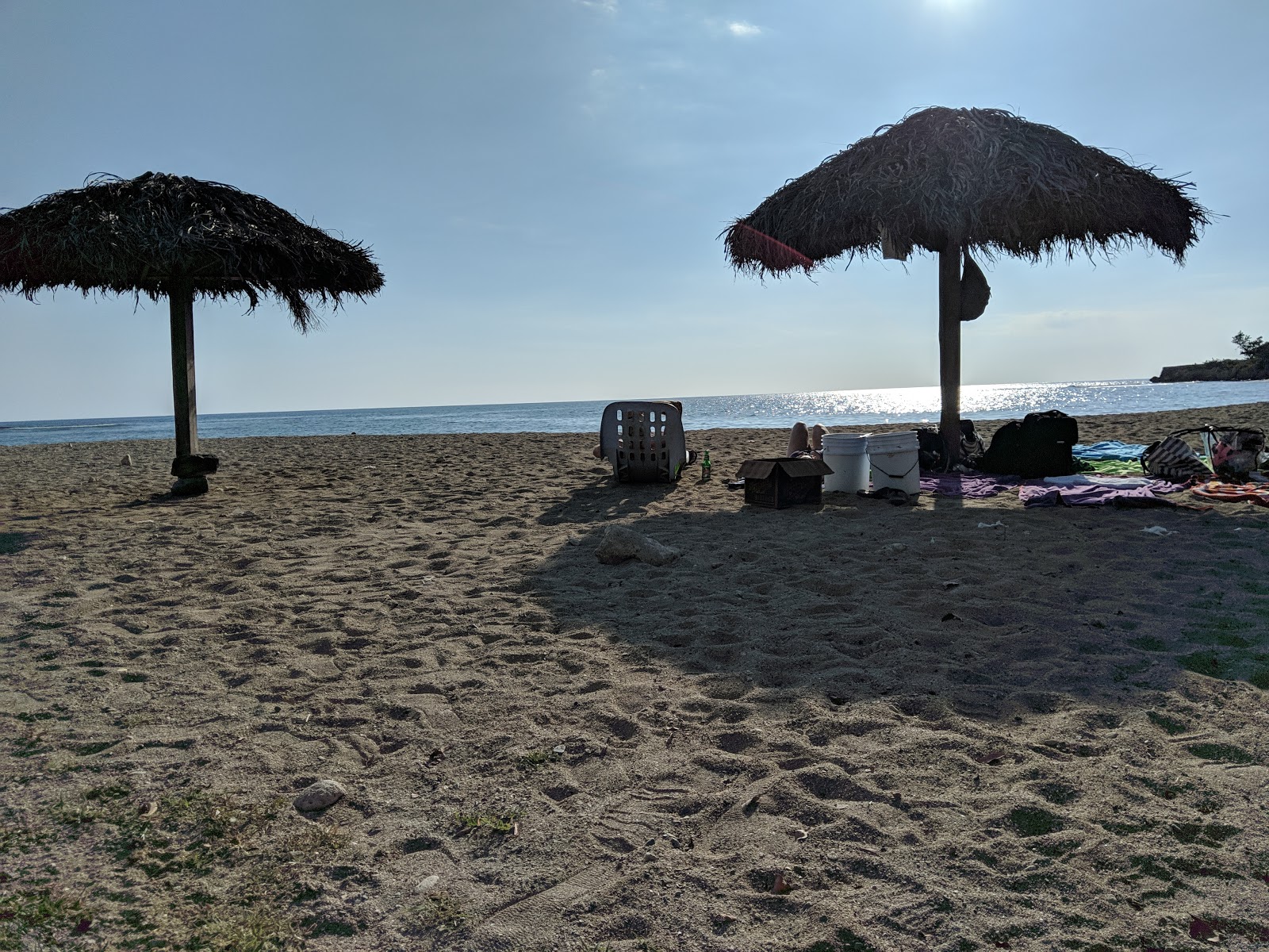 Foto de Playa Juragua com meios de comunicação nível de limpeza