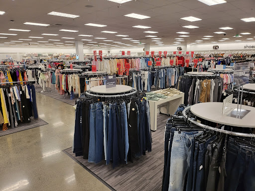 Department Store «Nordstrom Rack East Bay Bridge Shopping Center», reviews and photos, 3839 Emery St, Emeryville, CA 94608, USA