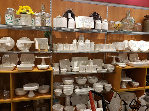 Department Store «T.J. Maxx», reviews and photos, 7326 Gall Blvd, Zephyrhills, FL 33541, USA