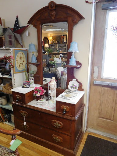 Antique Store «Antiques & Rusty Relics», reviews and photos, 3570 Fancher Rd, Holley, NY 14470, USA