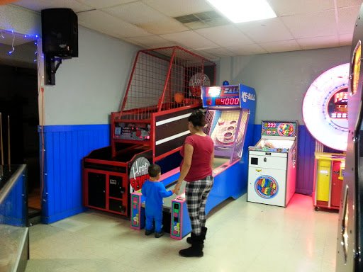 Bowling Alley «Classic Bowling Lanes», reviews and photos, 1421 N Willis Dr, Bloomington, IN 47404, USA