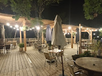 Atmosphère du Restaurant La Paillote du Lac, Lac de Serre-Ponçon à Le Sauze-du-Lac - n°12