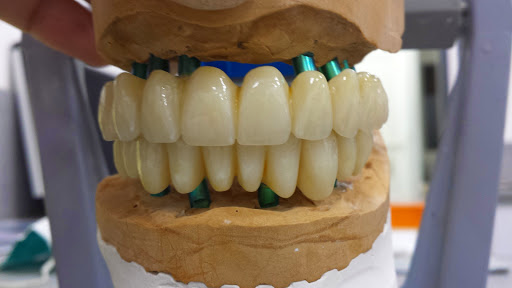 L J S Laboratoire de prothèse dentaire et centre d'usinage