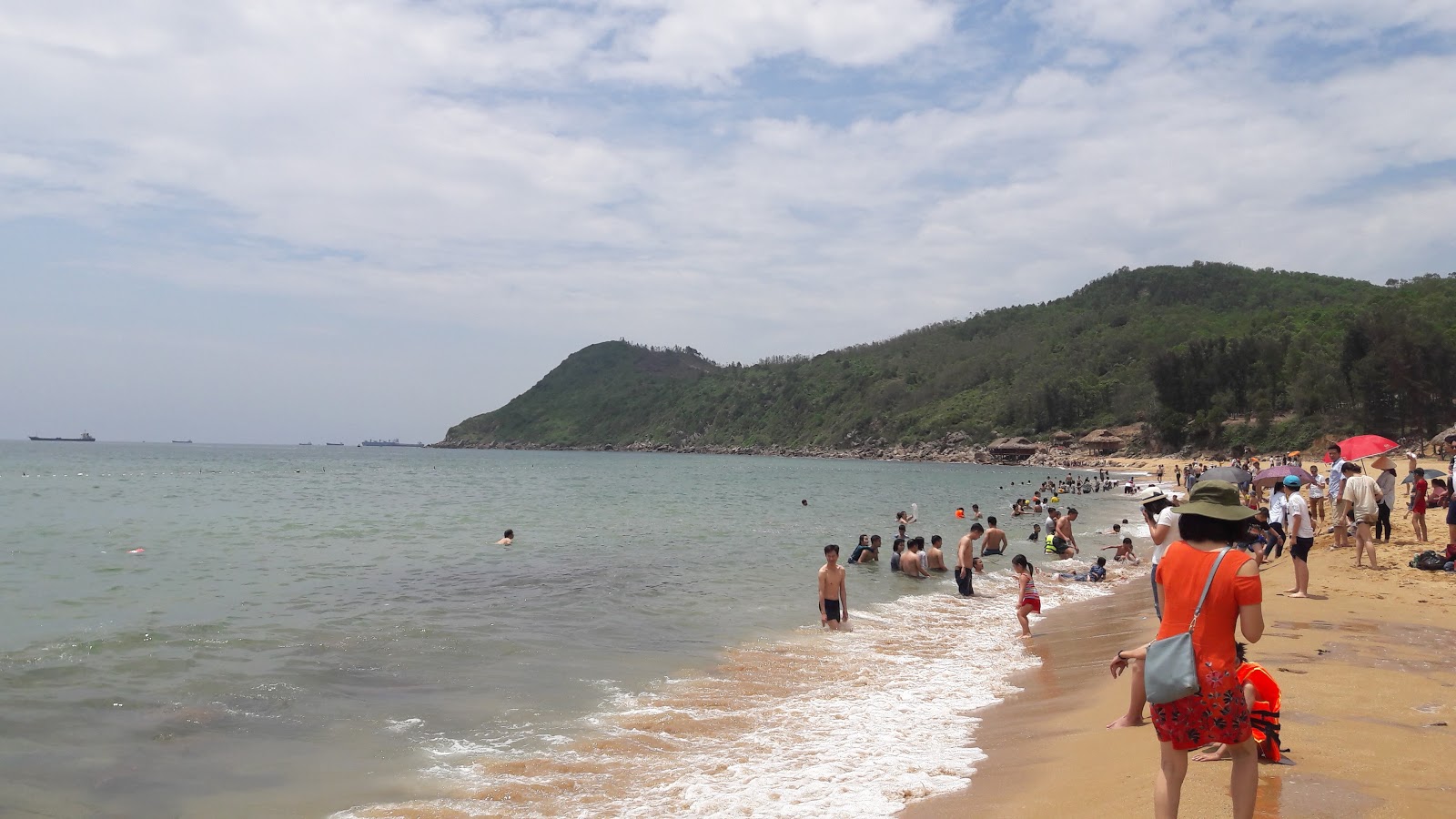 Foto von Bai Dong Beach und die siedlung