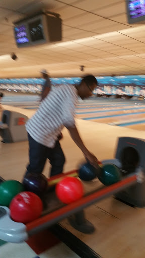 Bowling Alley «Strike & Spare Family Fun Center», reviews and photos, 6220 Shepherdsville Rd, Louisville, KY 40228, USA