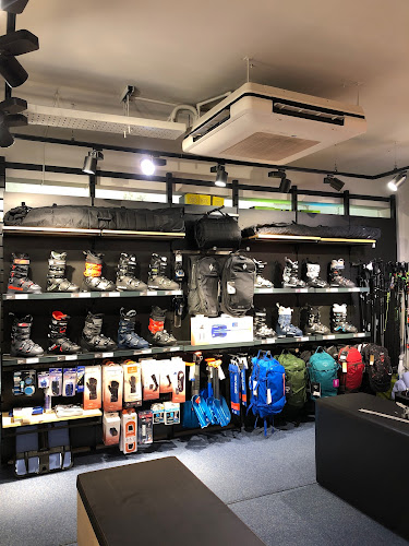 Reviews of Ellis Brigham - Kensington in London - Sporting goods store