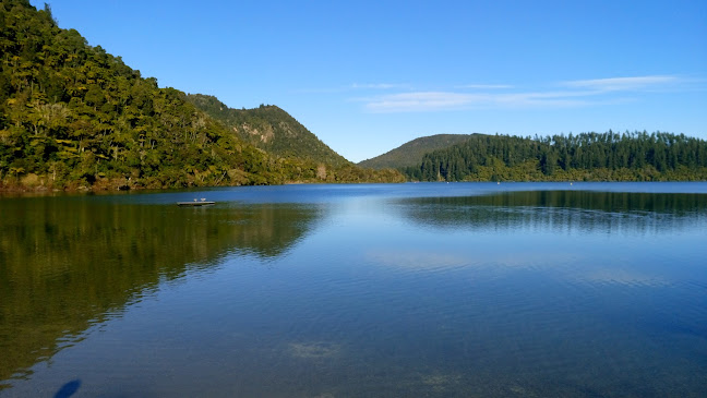 Lake Tikitapu (Blue Lake)