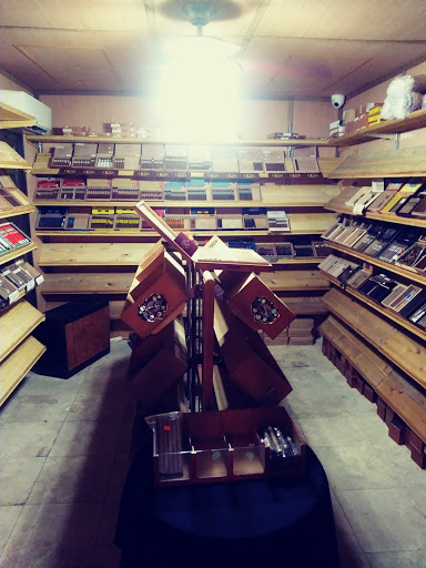 Cigar Shop «Ta Francisco Cigar», reviews and photos, 5223 S MacDill Ave, Tampa, FL 33611, USA