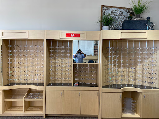 Eye Care Center «Vision City», reviews and photos, 425 E Pleasant Run Rd #299, Cedar Hill, TX 75104, USA