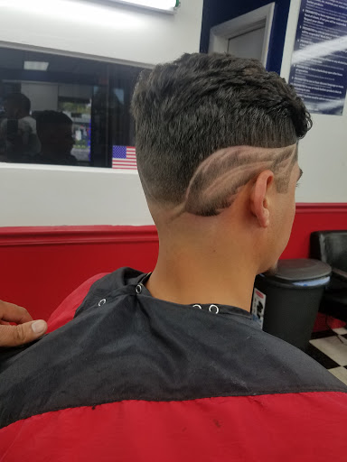 Barber Shop «Bueno Barbershop», reviews and photos, 463 NE 167th St, North Miami Beach, FL 33162, USA