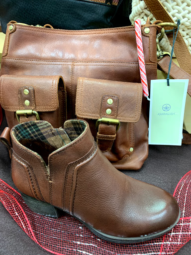 Shoe Store «Gimres Shoe Store Hillsboro», reviews and photos, 256 E Main St, Hillsboro, OR 97123, USA