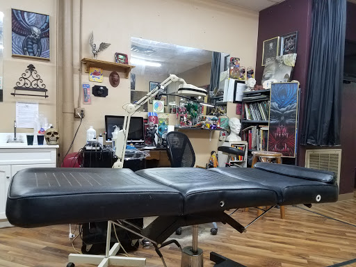 Big Dog Tattoos, 111 S Jefferson St, Mount Pleasant, IA 52641, USA, 