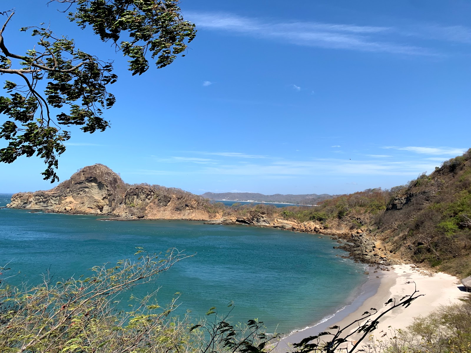 Foto di Spiaggia Redonda con baia piccola