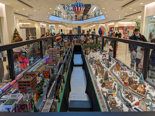 Shopping Mall «The Shops At Kenilworth», reviews and photos, 800 Kenilworth Dr, Towson, MD 21204, USA