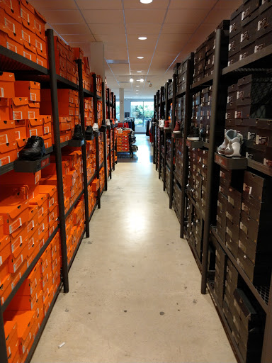Clothing Store «Nike Factory Store», reviews and photos, 603 Stanley K Tanger Dr, Lancaster, PA 17602, USA