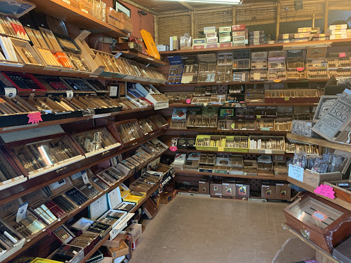 Cigar Shop «Cigar Hut», reviews and photos, 1172 Estero Blvd # 103, Fort Myers Beach, FL 33931, USA